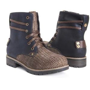 MUK LUKS Evrill Boots